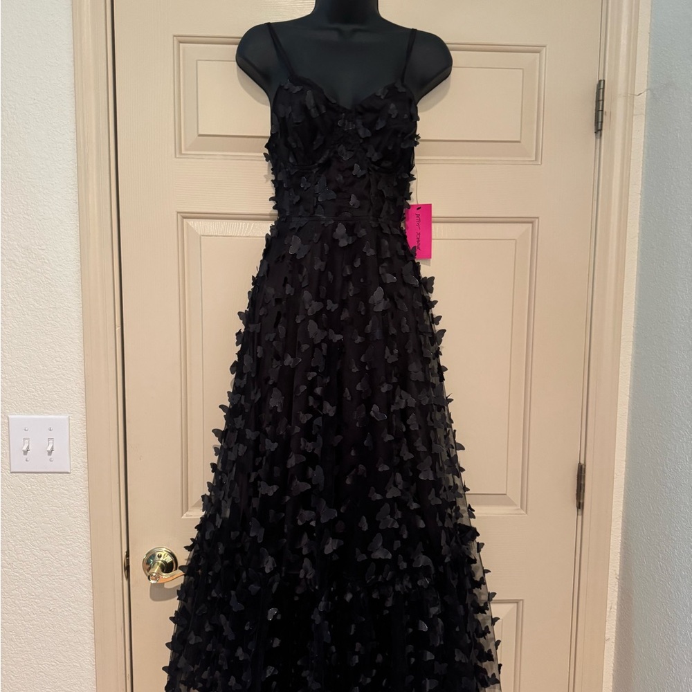 BetseyJohnson Chic Black Evening Dress with Textured Design- Butterfly